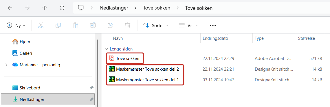 Innholdet i mappen: PDF-oppskriften øverst og to maskemønstre til DesignaKnit under.